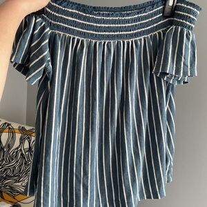 American eagle off the shoulder shirt size small